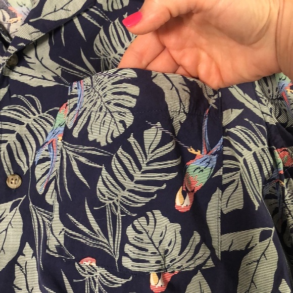 Croft and Barrow Parrot/Palm Leaf Pattern Button Down one Front Pocket Size Lg. - Picture 4 of 6
